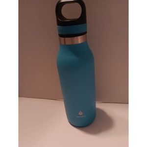 MANNA Water Bottle Bright Blue 1 tiny piece of the blue missìng.